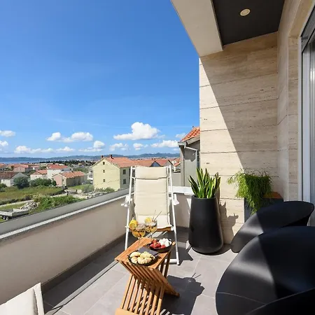 Luxury N * זאדאר